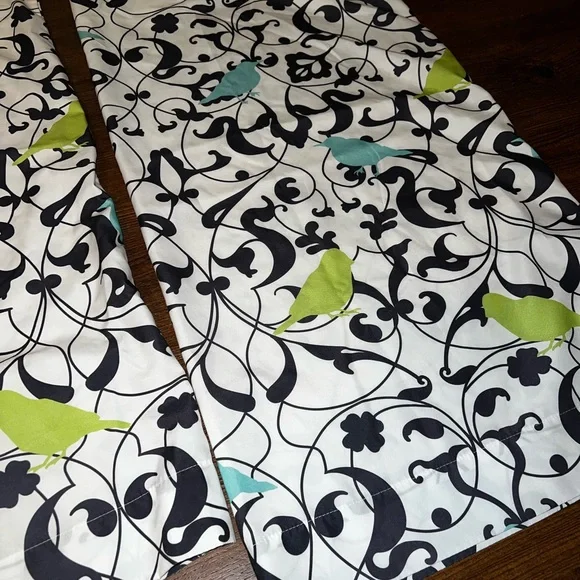 3/$15 Set of 2 Pillowcases Black & White With Bird Patterned Design King - Picture 7 of 9